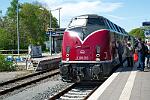 2025-04-27-009 Fröndenberg 40 Jahre Eisenbahnfreunde Hönnetal: Die Garnitur mit V100 und V200 pendelt zwischen Fröndenberg und Neuenrade.