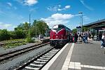 2025-04-27-010 Fröndenberg 40 Jahre Eisenbahnfreunde Hönnetal: Die Garnitur mit V100 und V200 pendelt zwischen Fröndenberg und Neuenrade.