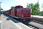 2025-04-27-011 Fröndenberg 40 Jahre Eisenbahnfreunde Hönnetal: Die Garnitur mit V100 und V200 pendelt zwischen Fröndenberg und Neuenrade.