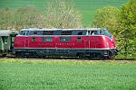 2025-04-27-028 Balve Garbeck 40 Jahre Eisenbahnfreunde Hönnetal: Die Garnitur mit V100 und V200 pendelt zwischen Fröndenberg und Neuenrade.