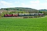 2025-04-27-030 Neuenrade Küntrop 40 Jahre Eisenbahnfreunde Hönnetal: Die Garnitur mit V100 und V200 pendelt zwischen Fröndenberg und Neuenrade.