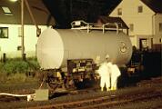1987-000005 Sundern Übung der Feuerwehr Sundern an einem Kesselwagen im Bahnhof.