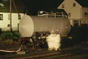 1987-000013 Sundern Übung der Feuerwehr Sundern an einem Kesselwagen im Bahnhof.