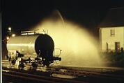 1987-000015 Sundern Übung der Feuerwehr Sundern an einem Kesselwagen im Bahnhof.