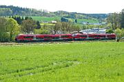 2025-04-27-018 Neuenrade Küntrop 632 105 (vorne) und 632 110 (hinten) fahren nach Fröndenberg.
