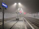 2025-01-17-012 Dortmund Hbf Der Nebel wird am Abend wieder stärker. Beeindruckende Stimmung im Dortmunder Hbf.