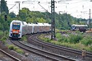 2025-07-10-017 Bochum Ehrenfeld 427 108 und 426 106 bleiben auf der Strecke stehen, nach 15 Minuten geht es weiter. 462 070 rollt auf dem Gegengleis am RE 16 vorbei.