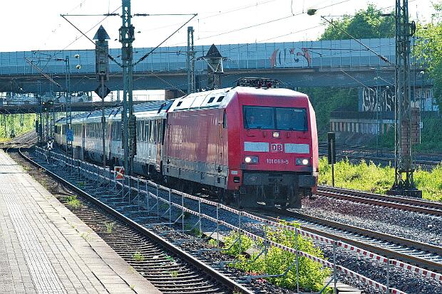 2025-05-06 IC 2013 und EC 9 in Marten