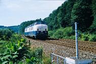 1986-27-014 Arnsberg Neheim 221 112 und 221 126 fahren zurück. 221 112 ist vorne.