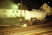 1987-000012 Die Feuerwehr Sundern übt an einem Kesselwagen einen Gefahrgut-Einsatz.