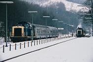 1988-53-012 Attendorn Kraghammer Zugkreuzung am Biggesee mit 212 022 und 212 255