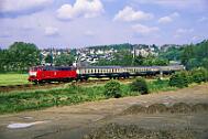 1988-61-060 Arnsberg Bahnhofsfest Arnsberg, 218 138 mit Pendelzug nach Meschede
