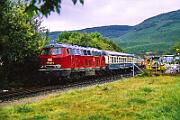 1988-65-086 Bernkastel-Kues Auf der Strecke Wengerohr - Bernkastel-Kues fährt offiziell kein Personenzug meh. Im Herbst 1988 rollt noch mal ein Sonderzug mit 215 047 und 215 048 nach...