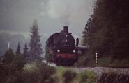 1988-67-040 Sundern Hachen P8 38 1772 ist wieder im Röhrtal unterwegs
