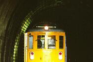 1990-78-079 Arnsberg Tunnelmesswagen 712 001 ist im Sauerland unterwegs