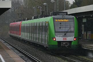 2019-04-04-007 Dortmund Oespel 422 064 (rot) und 422 031 (grün)