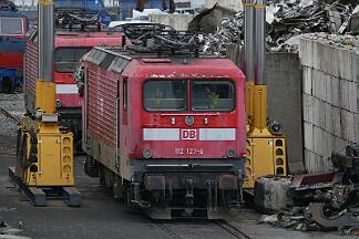 2019-04-27-814 Leverkusen Opladen 111 051, 112 127 und 218 440 warten beim Bender auf ihr Schicksal.