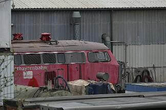 2019-04-27-817 Leverkusen Opladen 111 051, 112 127 und 218 440 warten beim Bender auf ihr Schicksal.