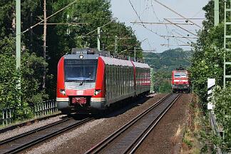 2019-06-19-057 Dortmund Oespel 143 241 mit Wendezug, 422 060 kommt entgegen