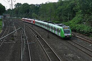 2019-06-20-017 Dortmund Dorstfeld 422 009 (grün) und 422 070,