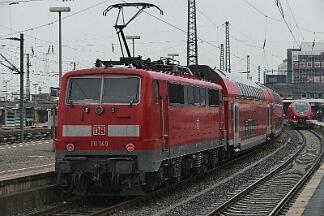 2019-10-20-013 Dortmund Hbf 111 149 mit RE 4 aus Aachen und 632 108