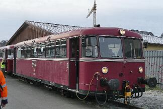 2019-12-01-005 Sundern Schienenbus-Sonderzug, bestehend aus 796690, 796802, 996299, 996309, 996748, auf der Röhrtalbahn.