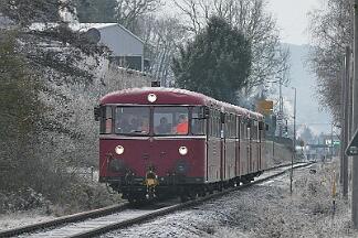 2019-12-01-013 Sundern Schienenbus-Sonderzug, bestehend aus 796690, 796802, 996299, 996309, 996748, auf der Röhrtalbahn.