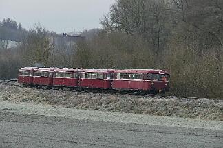 2019-12-01-027 Arnsberg Müschede Schienenbus-Sonderzug, bestehend aus 796690, 796802, 996299, 996309, 996748, auf der Röhrtalbahn.