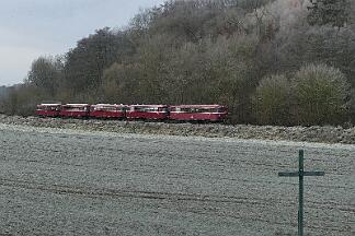 2019-12-01-029 Arnsberg Müschede Schienenbus-Sonderzug, bestehend aus 796690, 796802, 996299, 996309, 996748, auf der Röhrtalbahn.