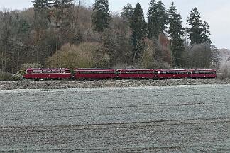 2019-12-01-034 Arnsberg Müschede Schienenbus-Sonderzug, bestehend aus 796690, 796802, 996299, 996309, 996748, auf der Röhrtalbahn.
