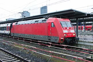 2025-01-03-014 Dortmund Hbf 101 068 mit EC9