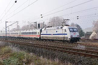 2025-01-19-025 Dortmund Somborn 101 057 schiebt IC-Leergarnitur Richtung Köln