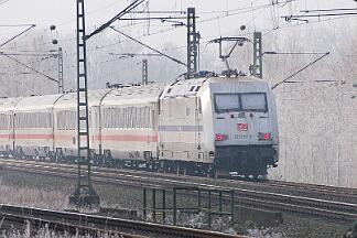 2025-01-19-026 Dortmund Somborn 101 057 schiebt IC-Leergarnitur Richtung Köln