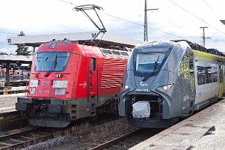 2025-01-27-041 Nürnberg Hbf 102 005 mit München-Nürnberg-Express, rechts 1483 218