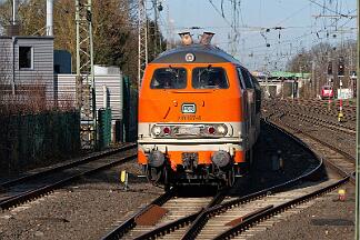 2025-03-08-012 Dortmund Mengede Sonderzug mit 218 137 nach Winterberg.