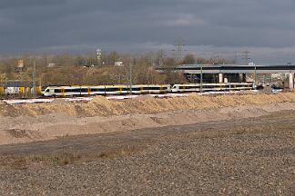 2025-03-12-001 Dortmund Hafen 423 017 (links) und 423 015 (rechts) als RE 3