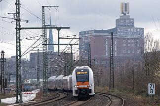 2025-03-12-009 Dortmund Hafen 462 005 als RE 4 nach Aachen auf dem falschen Gleis.