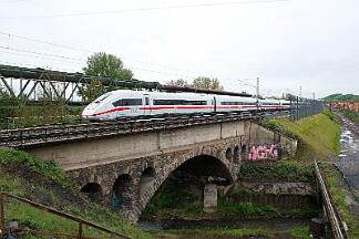 2025-04-18-015 Dortmund Hafen 412 233