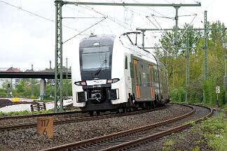 2025-04-18-038 Dortmund Hafen 462 085 auf Leerfahrt.