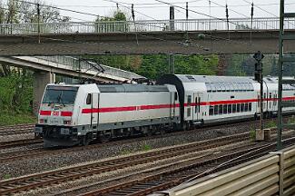 2025-04-22-002 Dortmund Marten Süd 146 573 schiebt IC 2