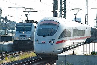 2025-06-17-003 Dortmund Hbf 411 061 und Metrans 386 030.