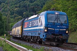 2025-07-14-004 Remagen Oberwinter 192 016 mit Autozug Richtung Norden. Wegen einer Störung in Brühl wird der Zug in Mehlem an die Seite genommen.