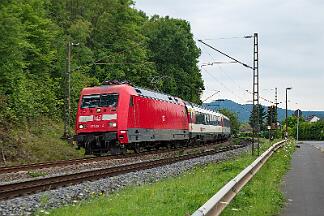 2025-07-14-023 Remagen Oberwinter 101 083 zieht EC 9 nach Basel.