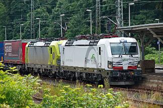 2025-07-14-042 Brohl 7193 310 (vorne) und 193 406 warten in Brohl auf Weiterfahrt. Wegen eines defekten Stellwerks in Brühl wird das noch dauern.