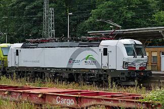 2025-07-14-043 Brohl 7193 310 (vorne) und 193 406 warten in Brohl auf Weiterfahrt. Wegen eines defekten Stellwerks in Brühl wird das noch dauern.