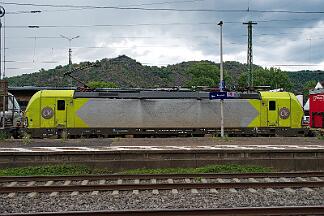 2025-07-14-046 Brohl 7193 310 (vorne) und 193 406 warten in Brohl auf Weiterfahrt. Wegen eines defekten Stellwerks in Brühl wird das noch dauern.