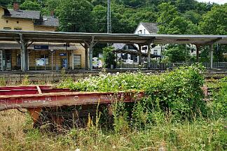 2025-07-14-047 Brohl Dieser Waggon wurde schon länger nicht mehr bewegt...