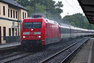 2025-07-14-064 Bonn Mehlem 101 138 mit EC 8 nach Hamburg.