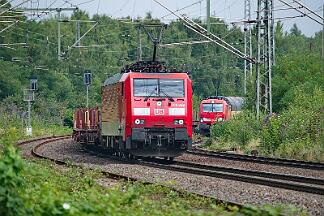 2025-07-31-046 Bochum Riemke 189 822. 193 335 wartet in der Abstellung auf Weiterfahrt.