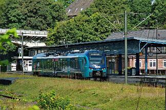 2025-08-16-005 Flensburg 526 002 hat Flensburg erreicht und fährt zurück bis Schleibrücke. ZUm Aufladen des Akku´s ist der Stromabnehmer am Fahrdraht.
